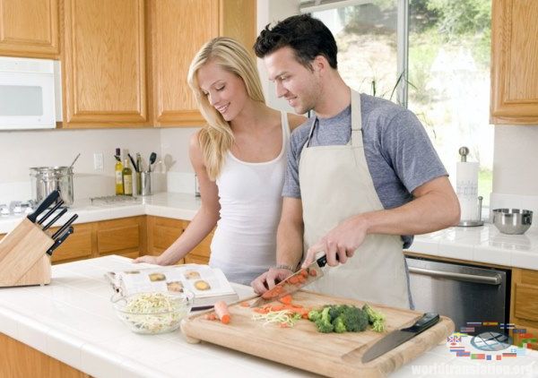 муж и жена на кухне